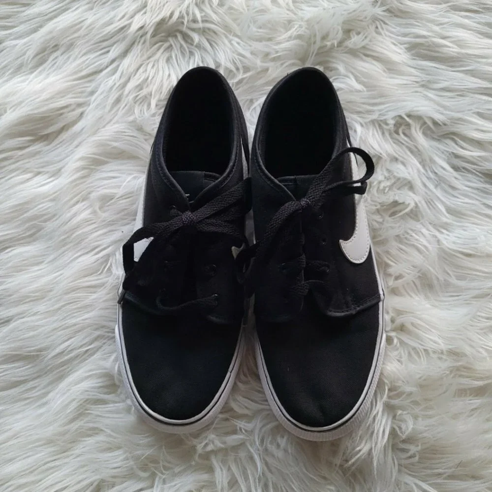 Nike Shoes - Picture 2 of 7